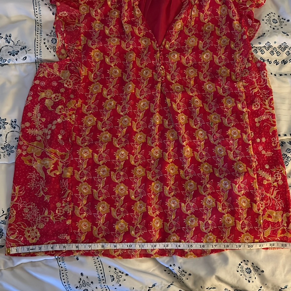 Pink Ruffled Sleeveless Blouse with V-Neck - Picture 11 of 11